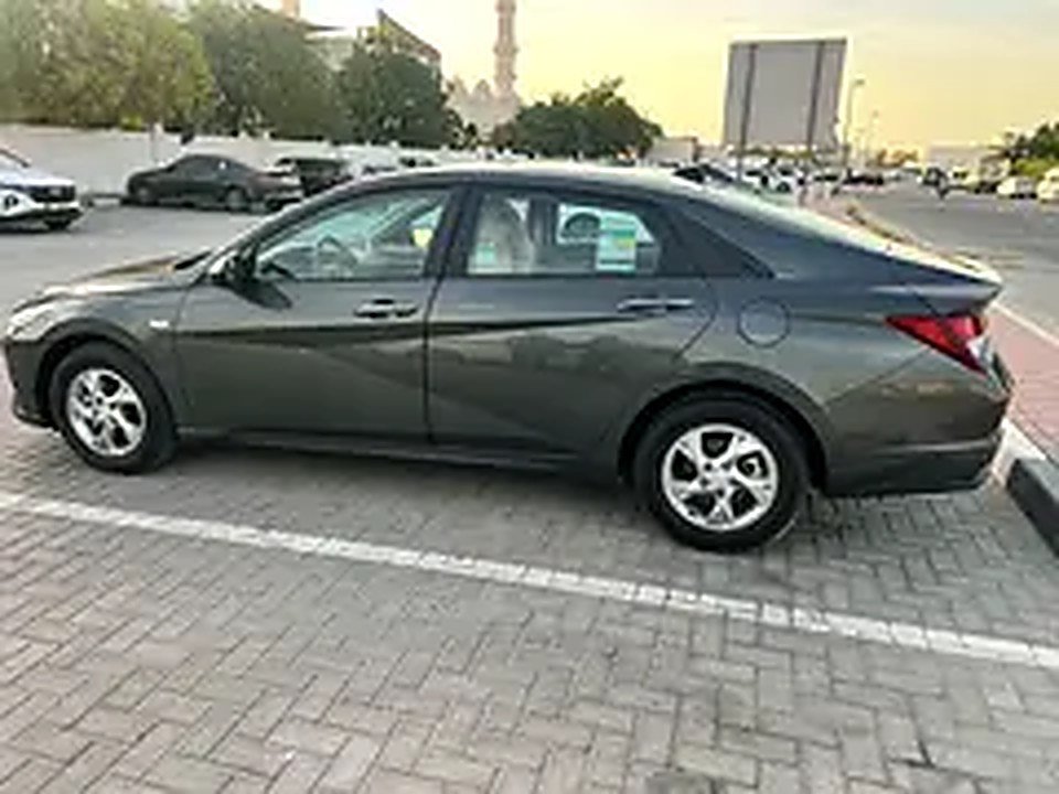 2023 Hyundai Elantra for Rent in Al Barsha photo 5