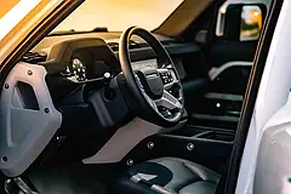 2024 Land Rover Defender for Rent in Al Quoz 4 photo 3