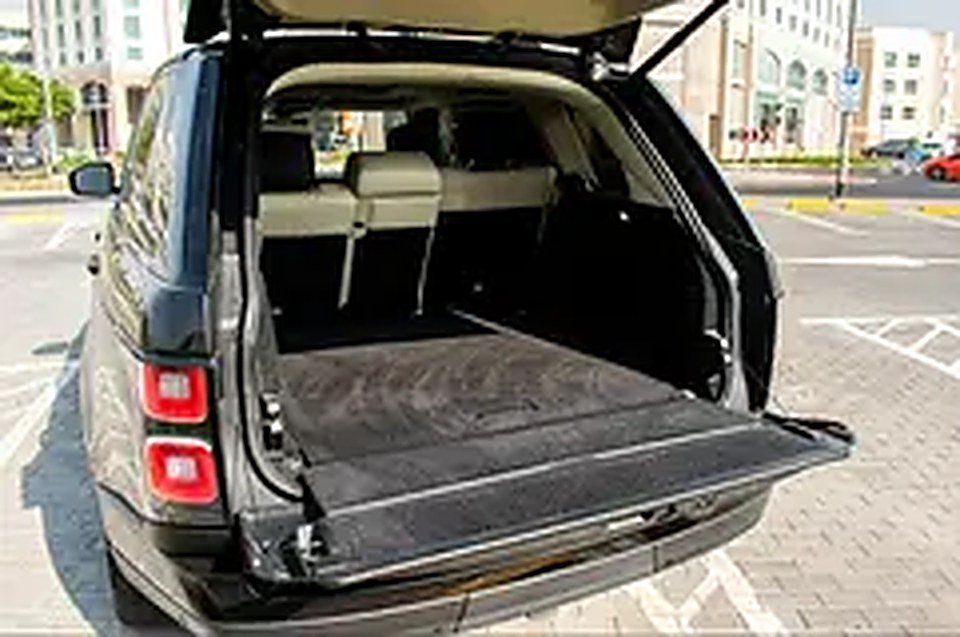 2020 Land Rover Range Rover for Rent in Al Hudaiba photo 8