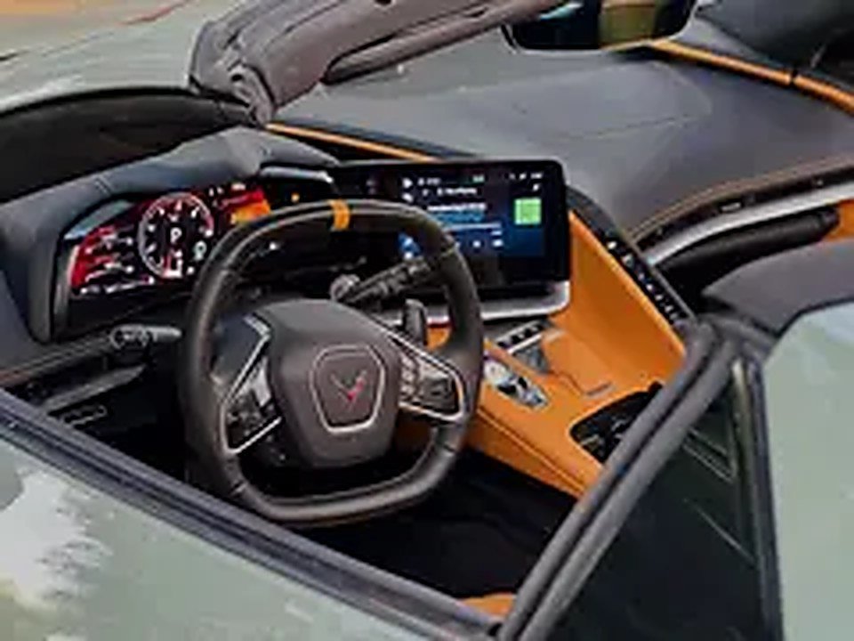 2025 Chevrolet Corvette for Rent in Business Bay (Green) photo 5