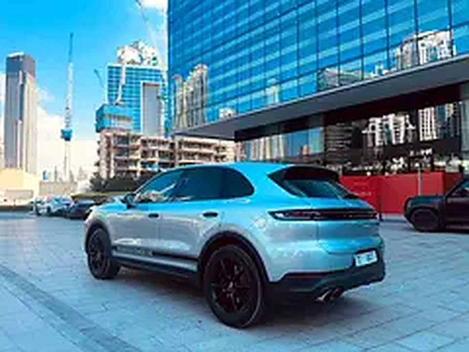 2025 Porsche Cayenne for Rent in Business Bay photo 4