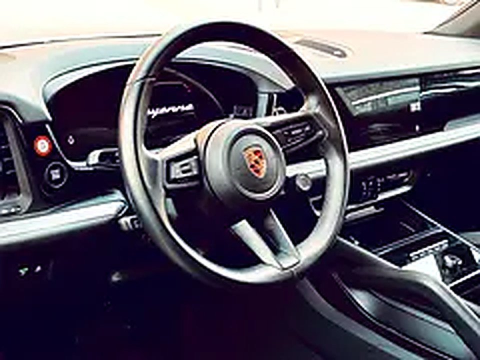 2025 Porsche Cayenne for Rent in Business Bay photo 5