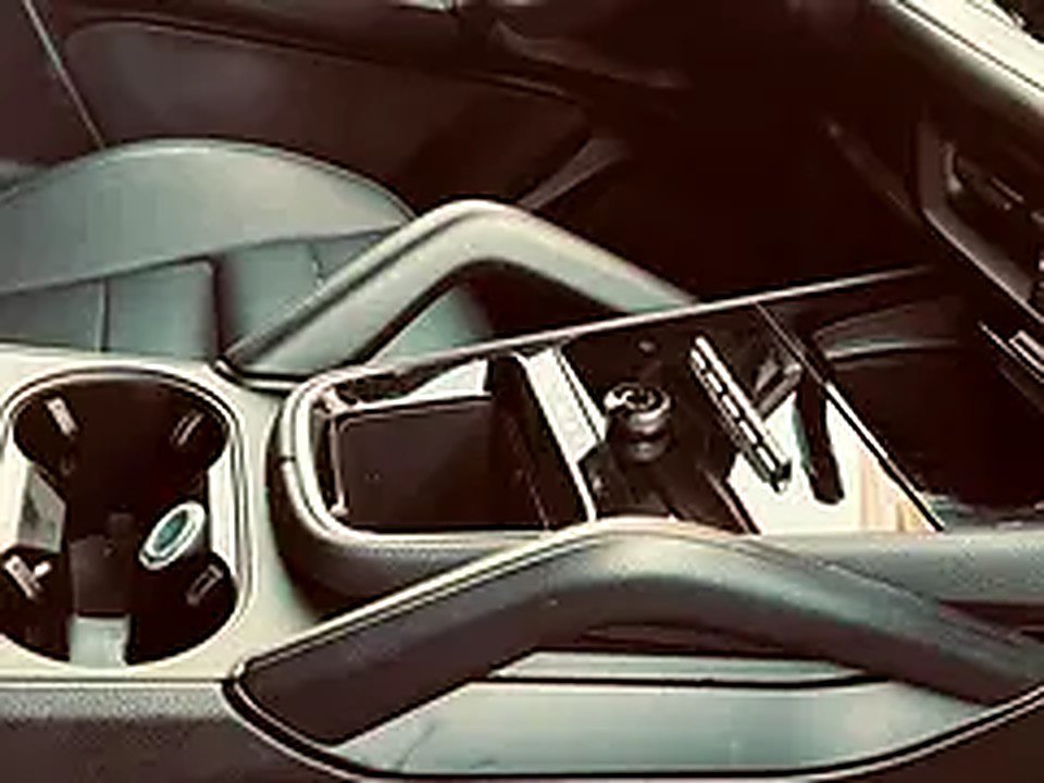 2025 Porsche Cayenne for Rent in Business Bay photo 6