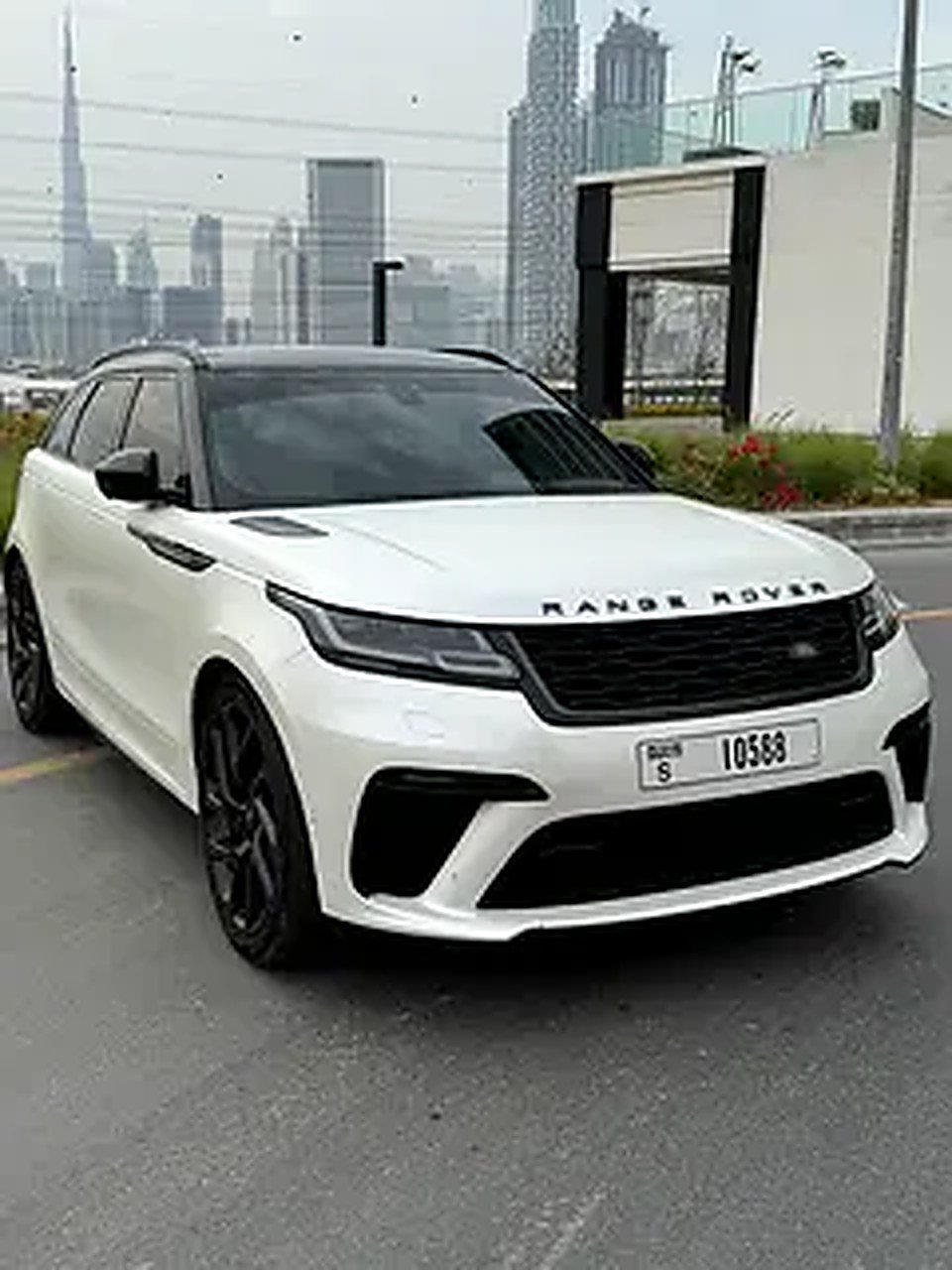 2021 Land Rover Range Rover Velar for Rent in Oud Metha (White) photo 2