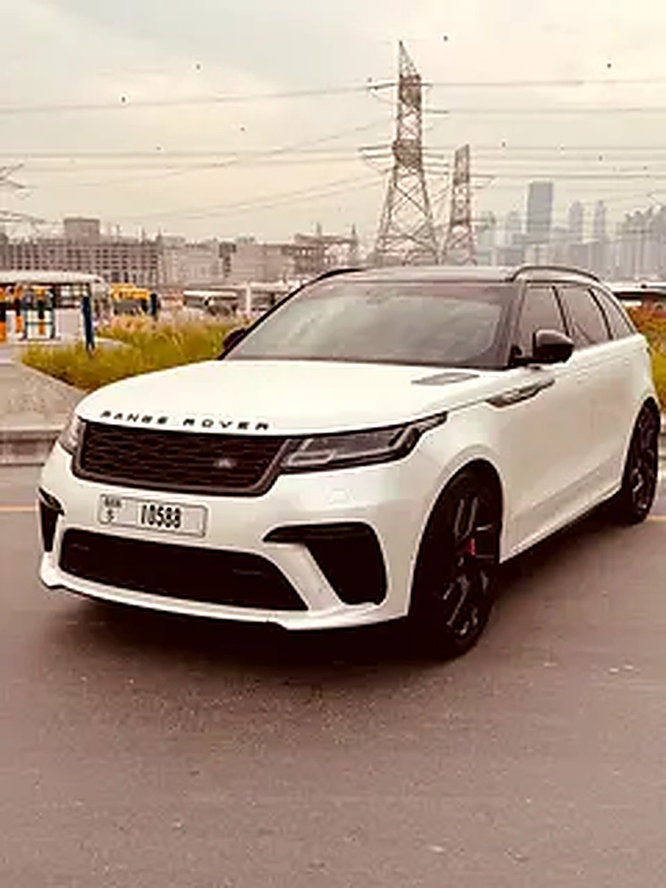 2021 Land Rover Range Rover Velar for Rent in Oud Metha (White) photo 4