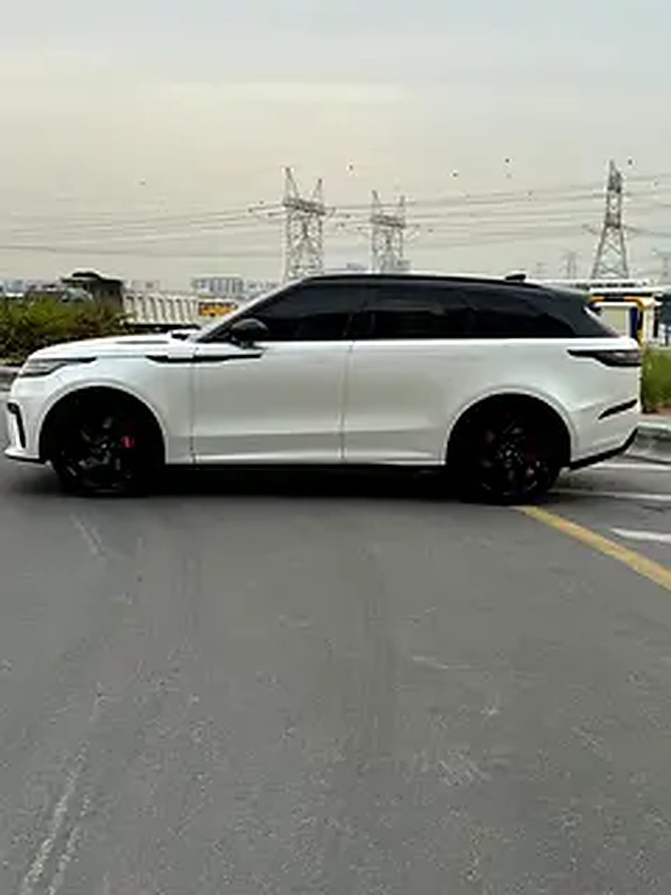 2021 Land Rover Range Rover Velar for Rent in Oud Metha (White) photo 5