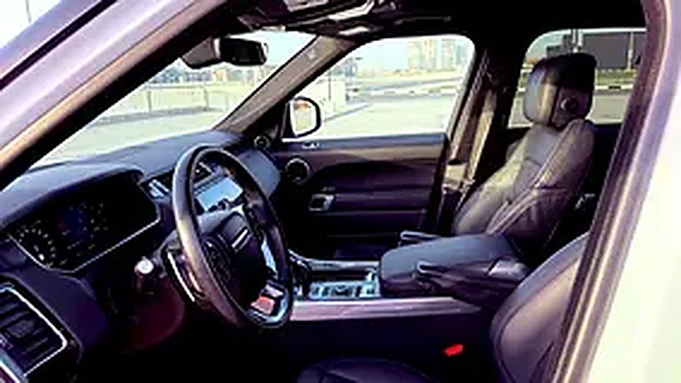 2022 Land Rover Range Rover Sport for Rent in Oud Metha photo 6