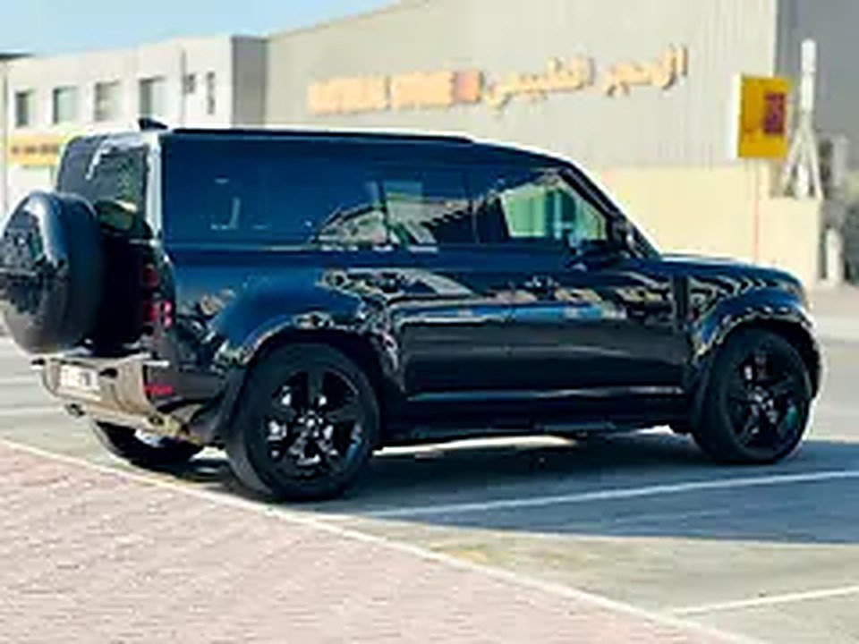 2025 Land Rover Defender for Rent in Sheikh Zayed Road photo 3