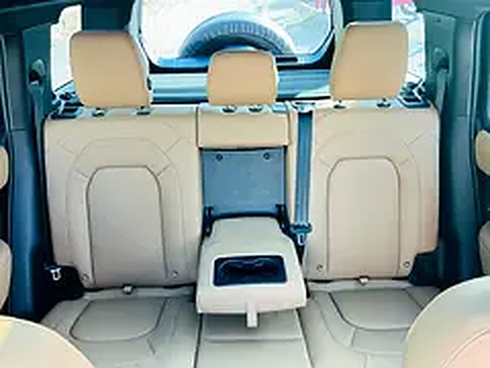 2025 Land Rover Defender for Rent in Sheikh Zayed Road photo 5