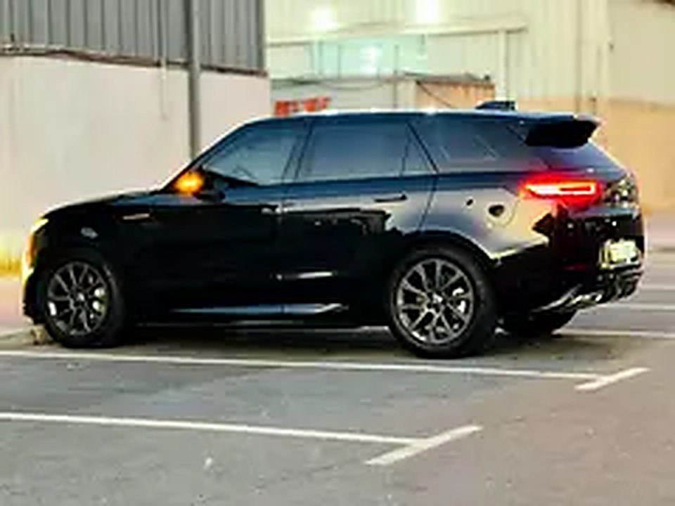 2025 Land Rover Range Rover Sport for Rent in Sheikh Zayed Road photo 6
