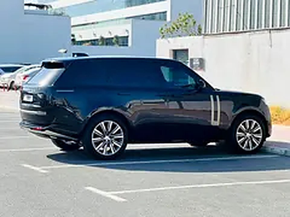 2025 Land Rover Range Rover for Rent in Sheikh Zayed Road photo 5