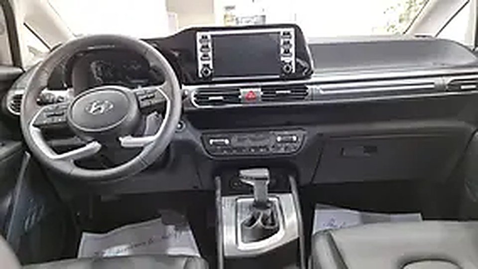 7 Seater Hyundai Stargazer For Rent photo 4