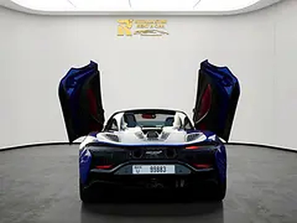 2025 McLaren Artura for Rent in Al Barsha 1 photo 4