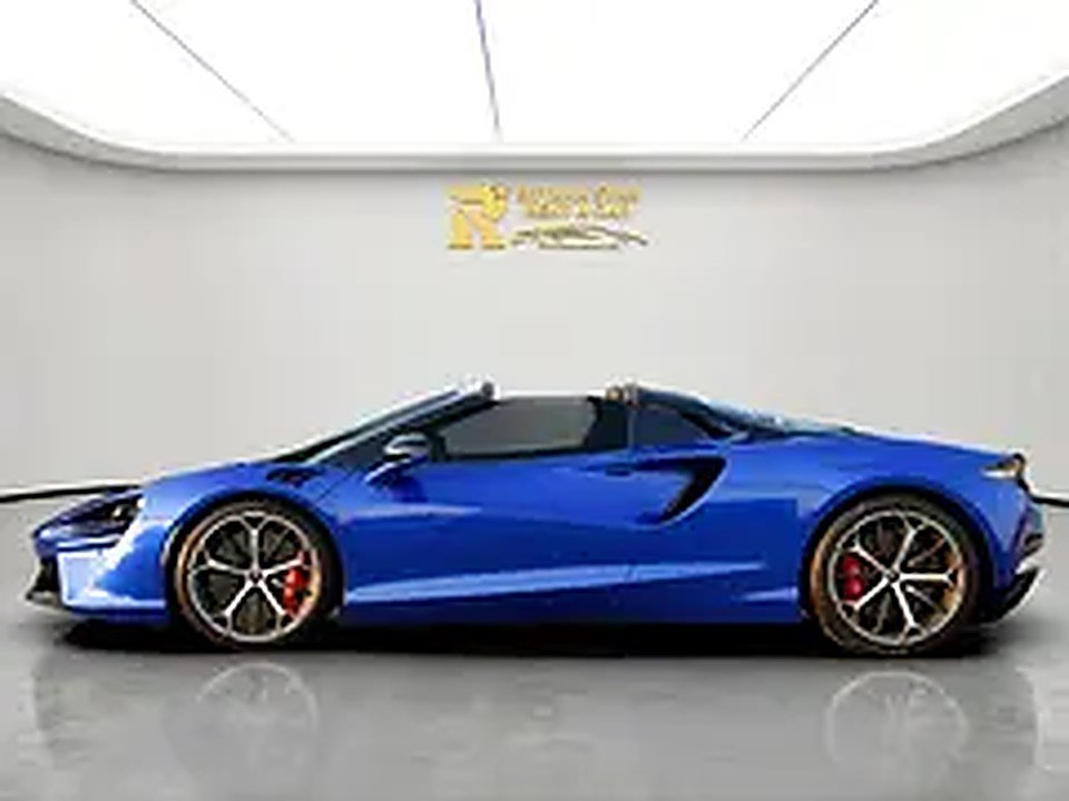 2025 McLaren Artura for Rent in Al Barsha 1 photo 5