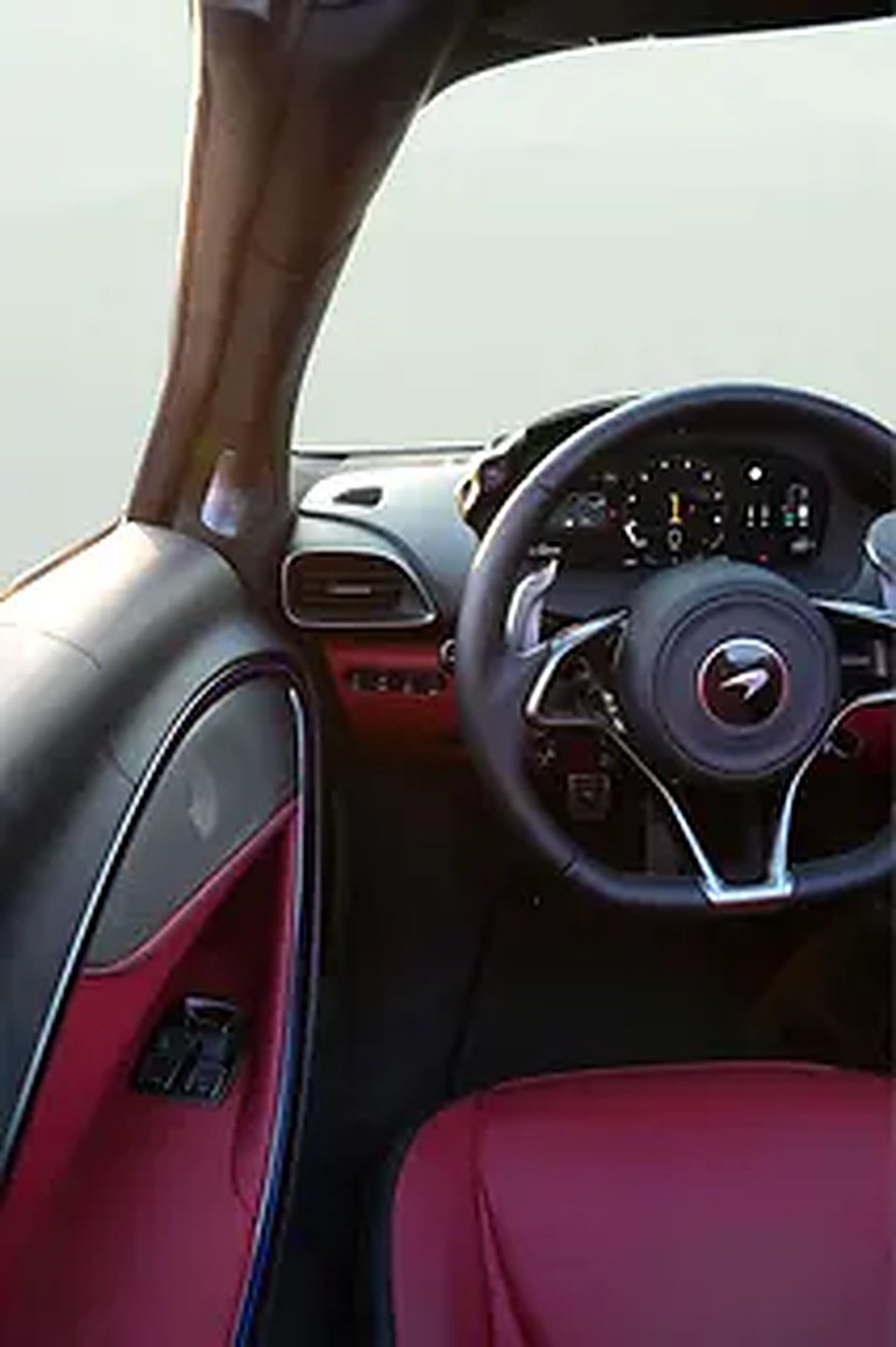 2025 McLaren Artura for Rent in Al Barsha 1 photo 6
