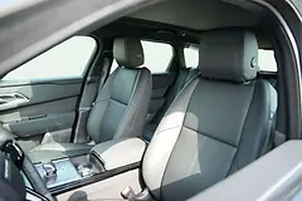 2025 Land Rover Range Rover Velar for Rent in Al Barsha 1 photo 6