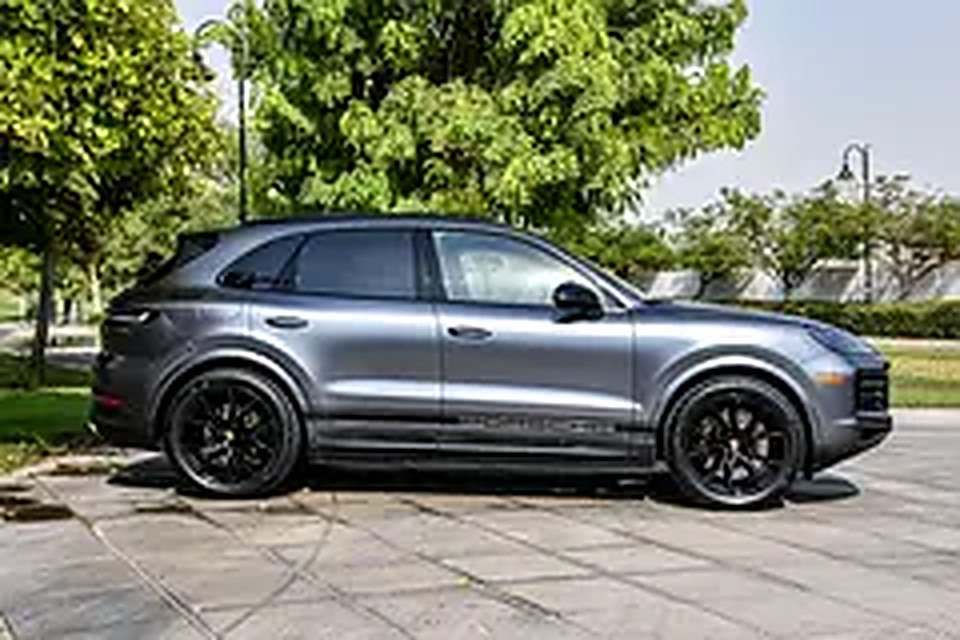 2024 Porsche Cayenne for Rent in Palm Jumeirah photo 3
