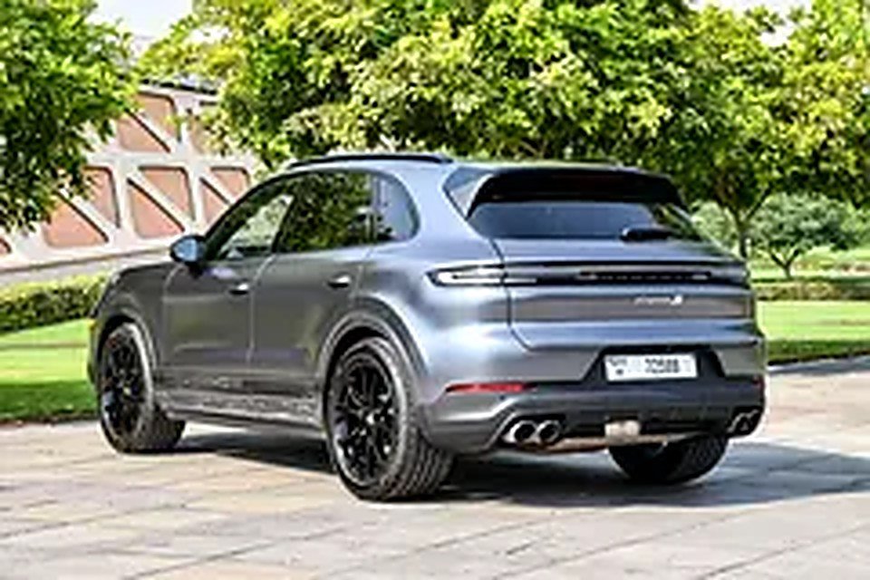 2024 Porsche Cayenne for Rent in Palm Jumeirah photo 4
