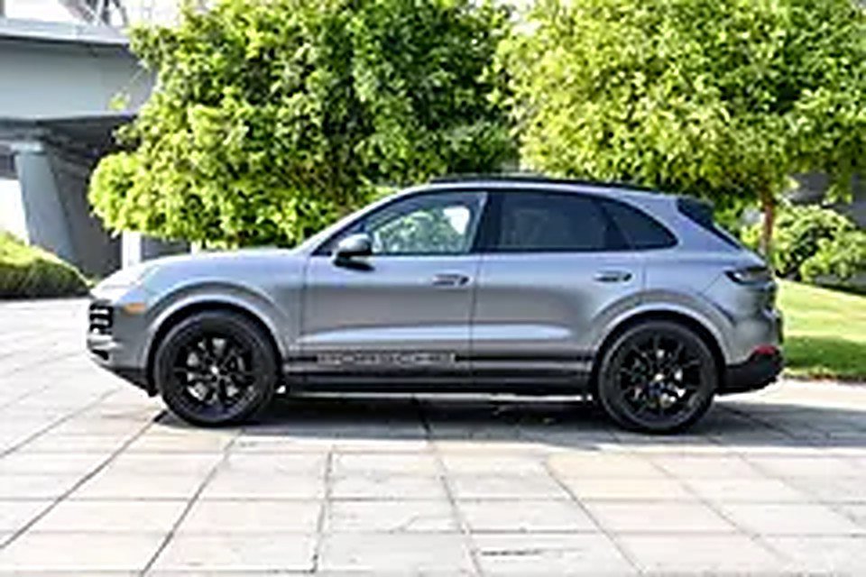 2024 Porsche Cayenne for Rent in Palm Jumeirah photo 6