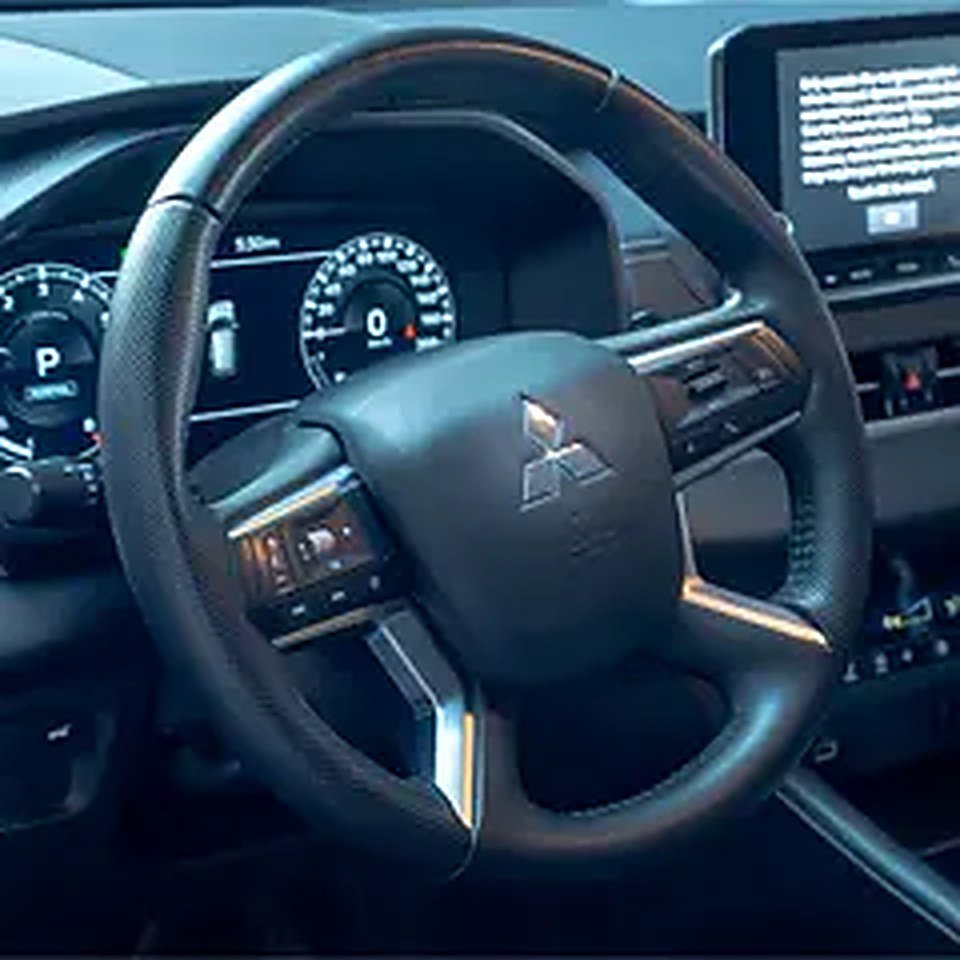 2025 Mitsubishi Outlander for Rent in Jumeirah Lake Towers (JLT) photo 5