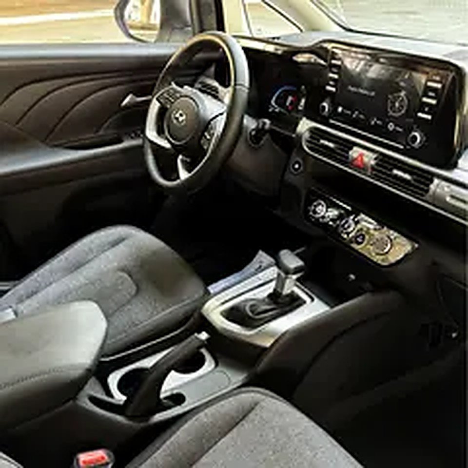 2025 Hyundai Stargazer for Rent in Jumeirah Lake Towers (JLT) photo 5