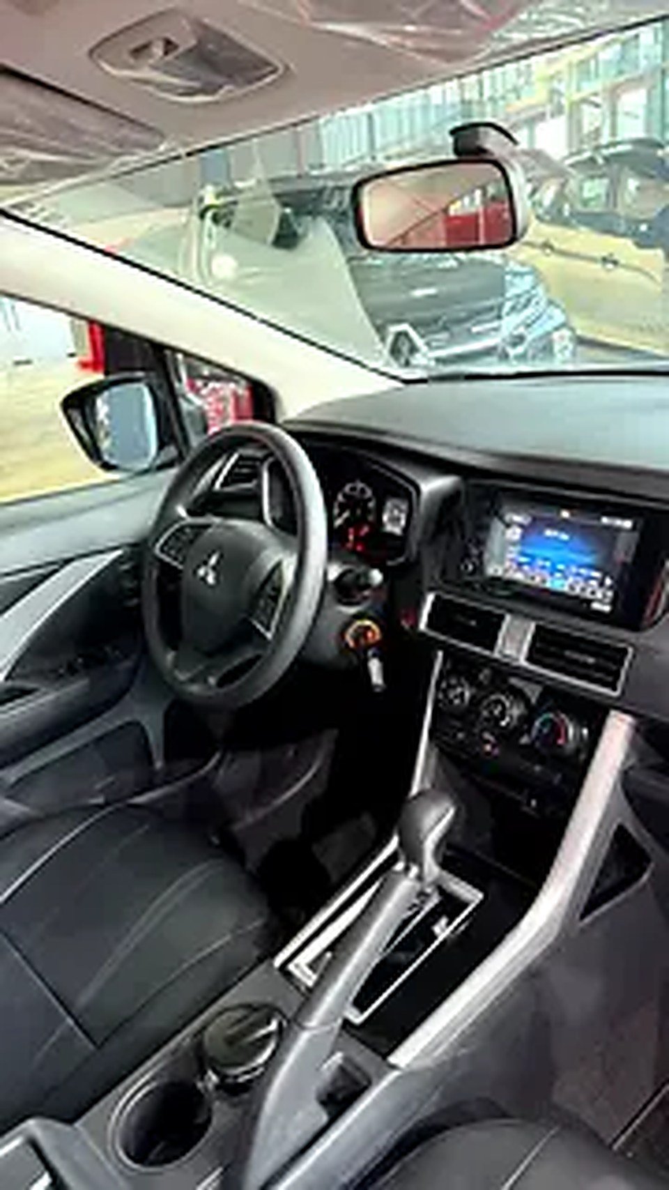 2025 Mitsubishi Xpander for Rent in Jumeirah Lake Towers (JLT) (Silver) photo 5