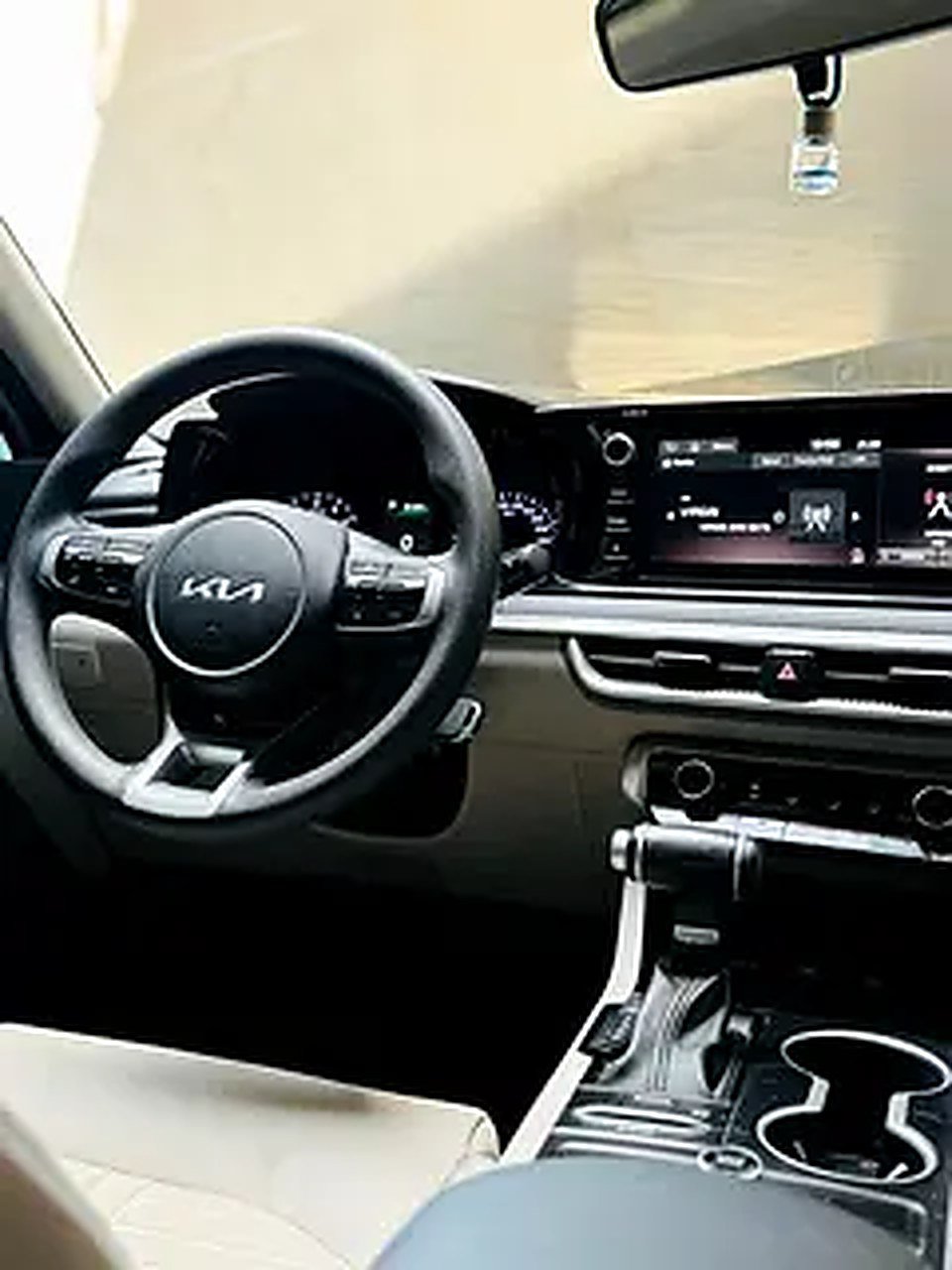 2023 Kia K5 for Rent in Business Bay photo 5