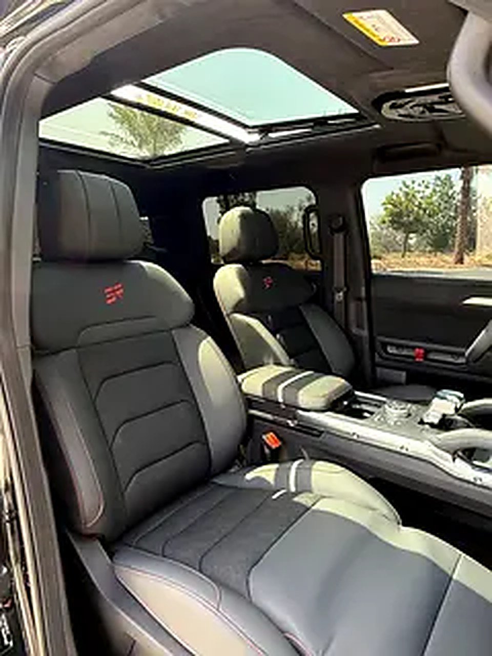 2025 Jetour T2 for Rent in Ras Al Khor photo 6