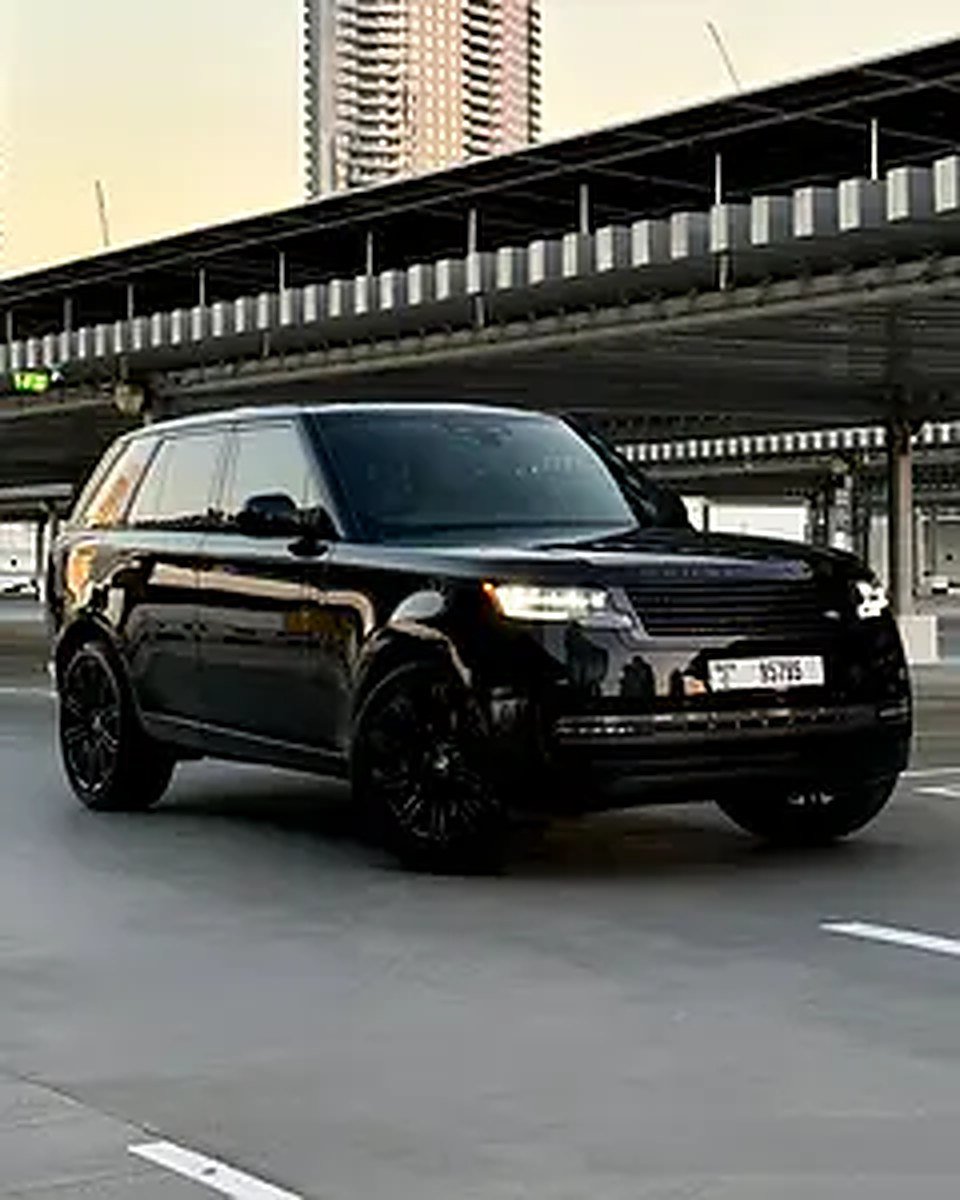 2025 Land Rover Range Rover for Rent in Business Bay (Black) photo 3