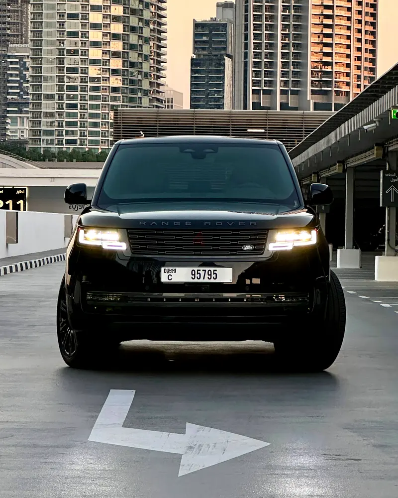 2025 Land Rover Range Rover for Rent in Business Bay (Black) photo 4