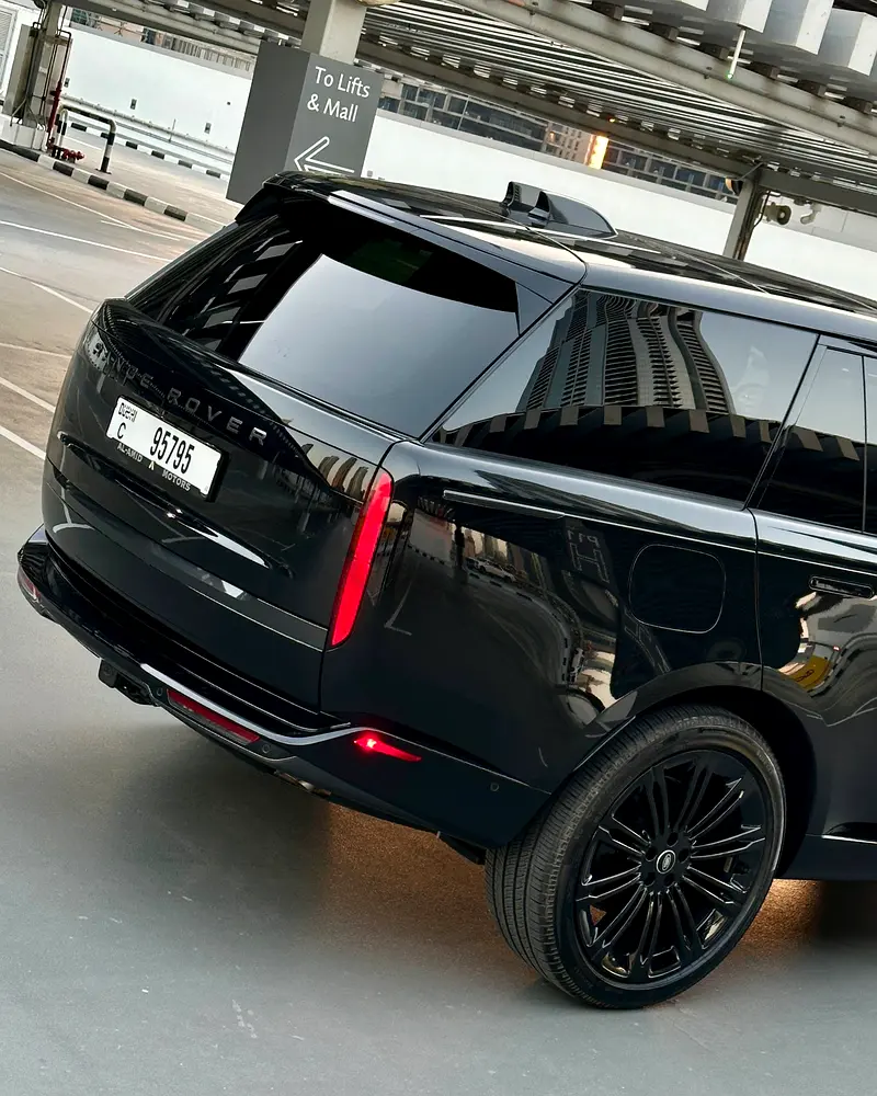 2025 Land Rover Range Rover for Rent in Business Bay (Black) photo 5