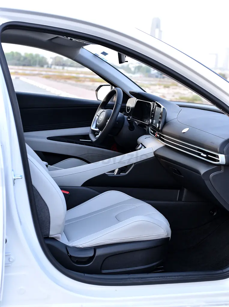 2024 Hyundai Elantra for Rent in Al Garhoud photo 8