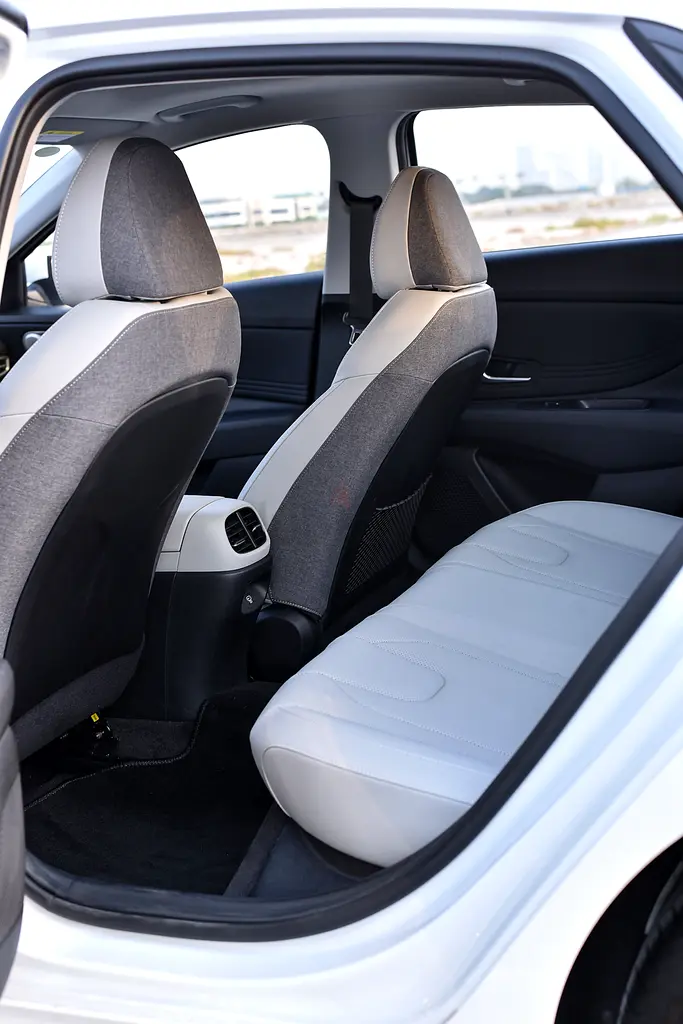 2024 Hyundai Elantra for Rent in Al Garhoud photo 9