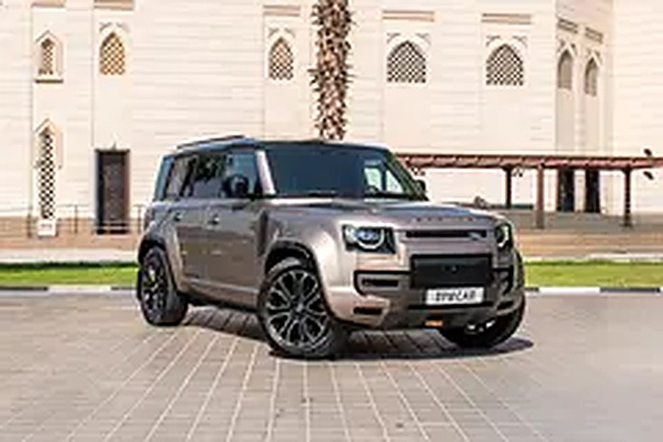 2025 Land Rover Defender for Rent in Hor Al Anz photo 3