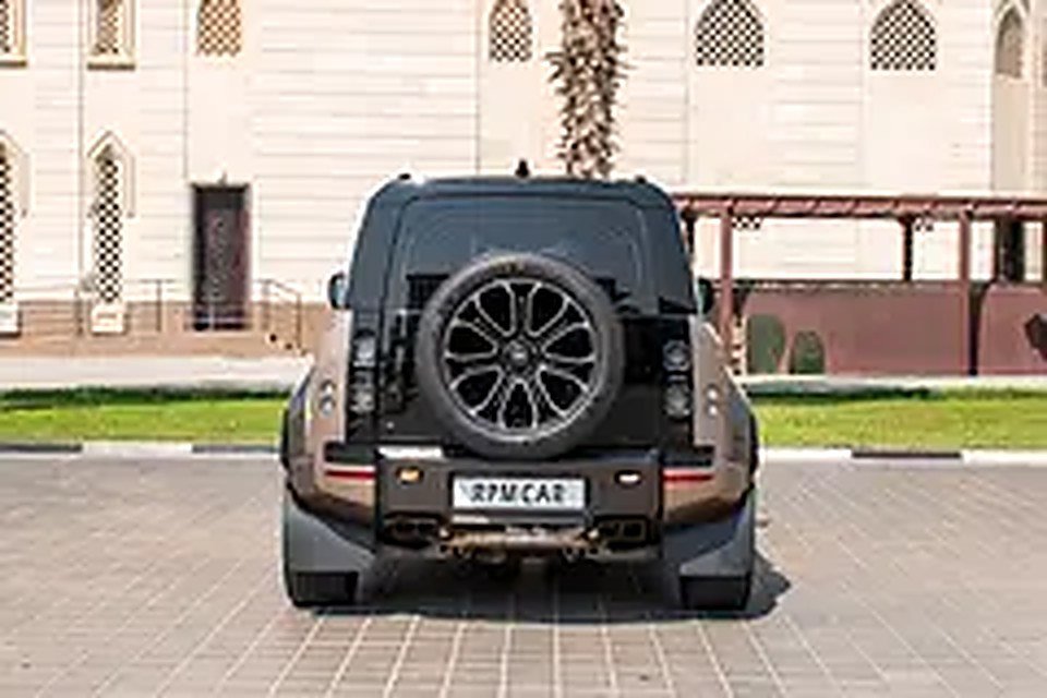 2025 Land Rover Defender for Rent in Hor Al Anz photo 6