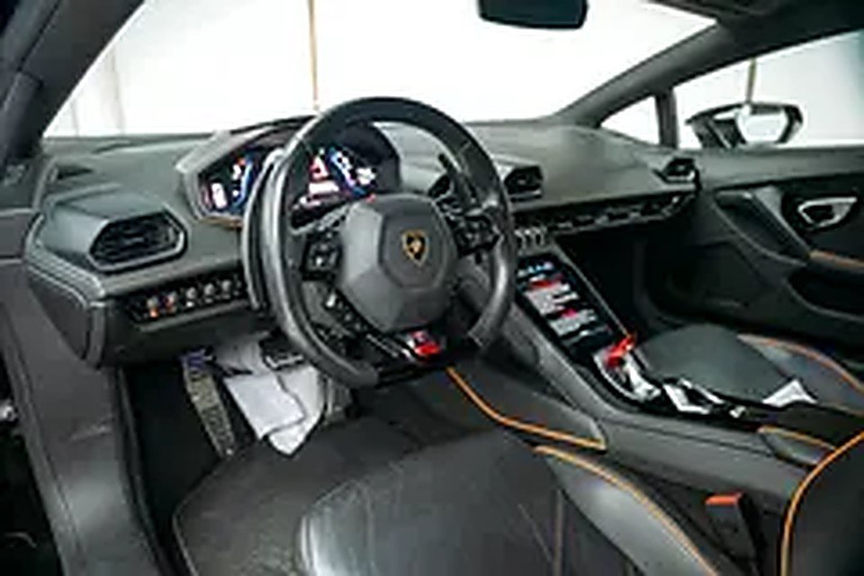 2021 Lamborghini Huracan for Rent in Al Quoz 3 photo 4