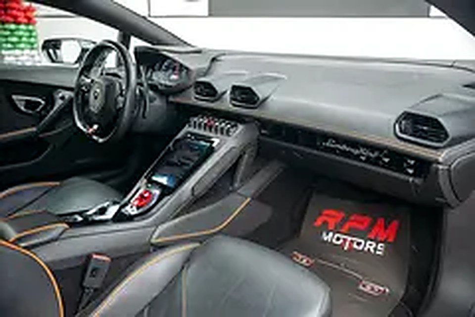 2021 Lamborghini Huracan for Rent in Al Quoz 3 photo 5