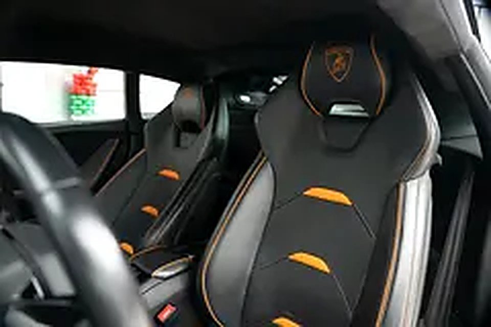 2021 Lamborghini Huracan for Rent in Al Quoz 3 photo 6