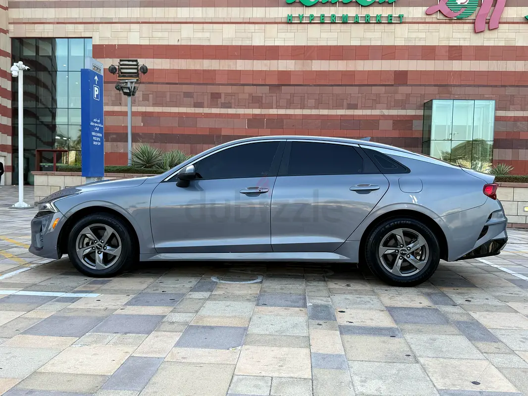 2022 Kia K5 for Rent in Abu Hail photo 4