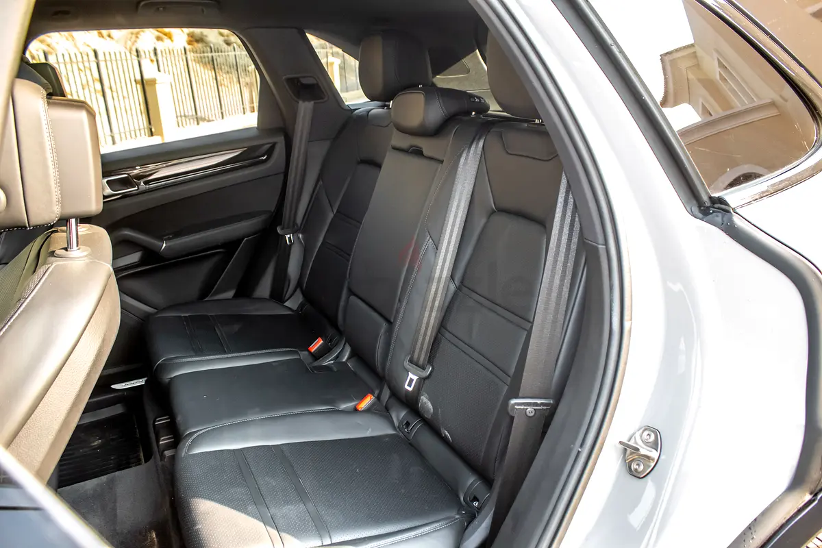 2023 Porsche Cayenne for Rent in Motor City photo 7