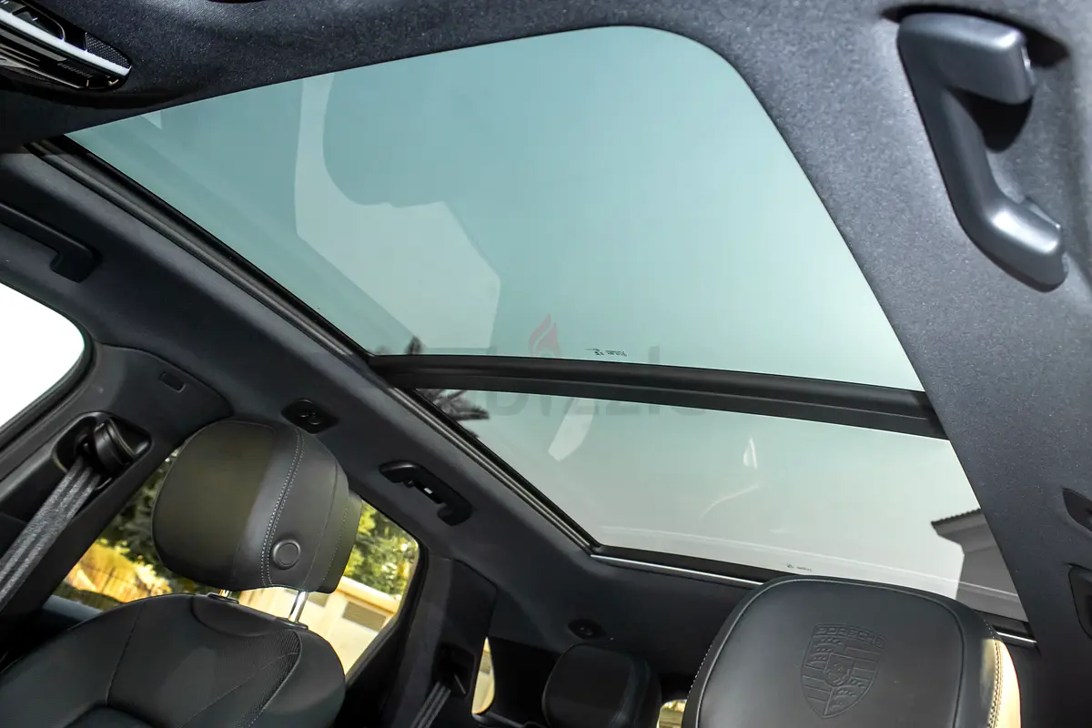 2023 Porsche Cayenne for Rent in Motor City photo 10