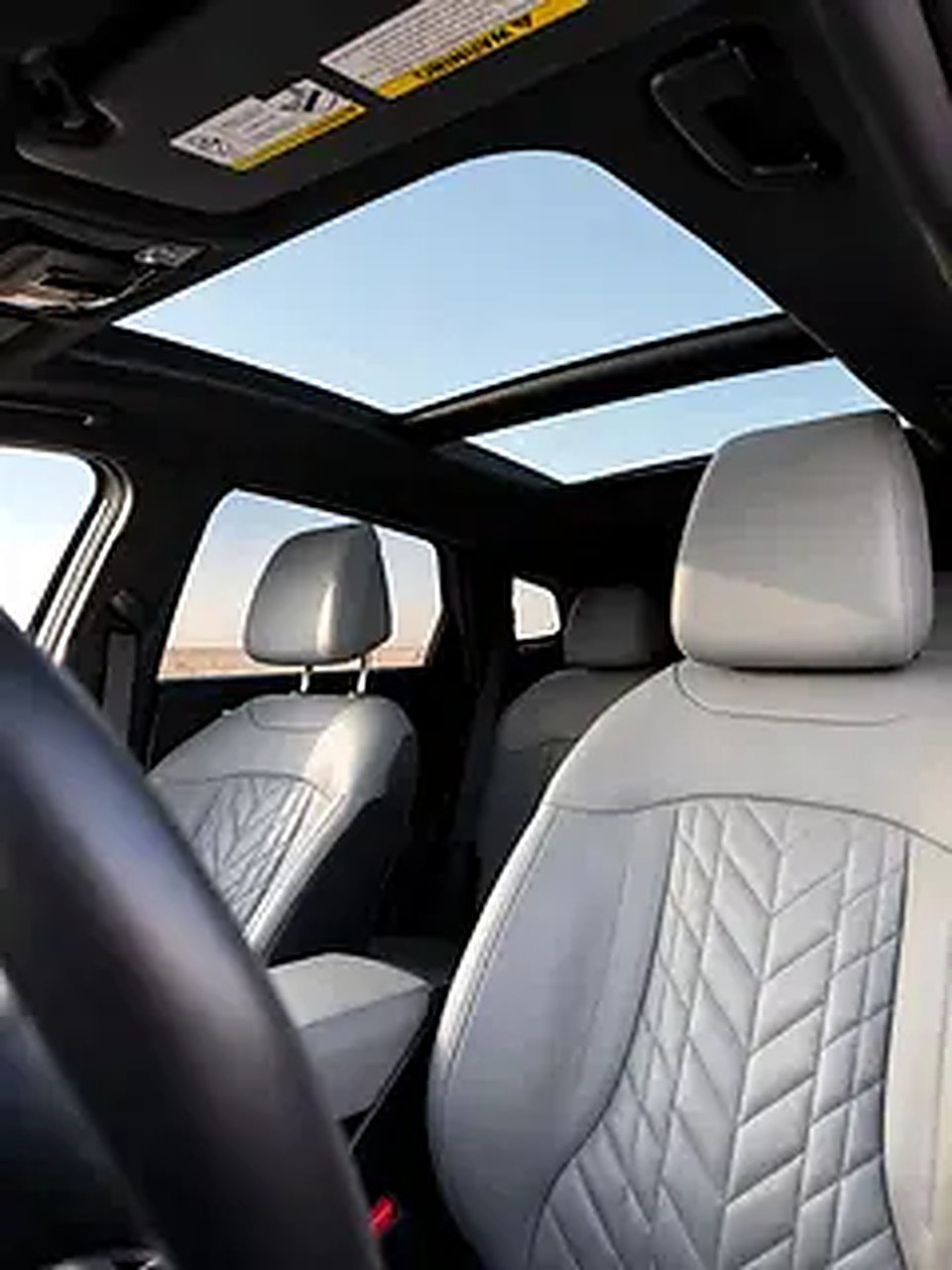 2023 Kia Sportage for Rent in Downtown Dubai photo 3