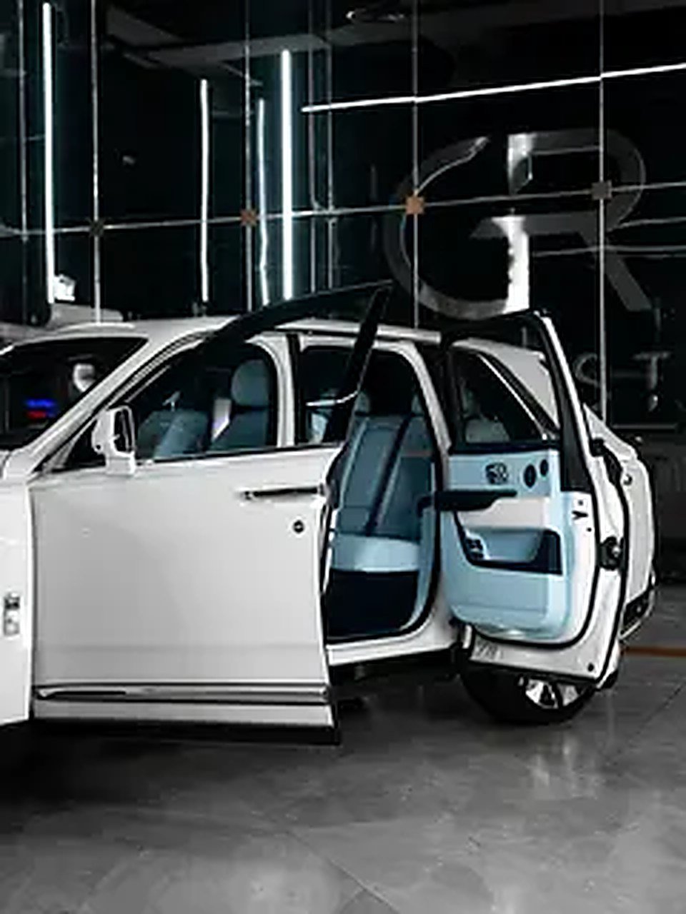 2025 Rolls-Royce Cullinan for Rent in Al Quoz Industrial Area 3 photo 6