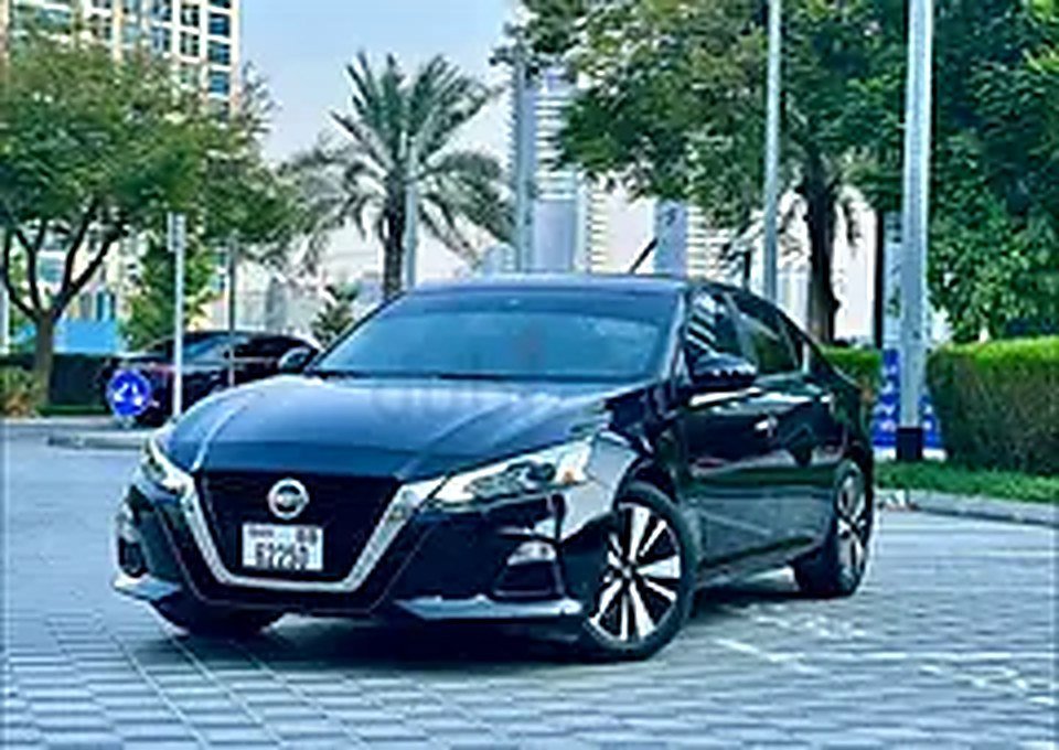 2022 Nissan Altima for Rent in Business Bay photo 2