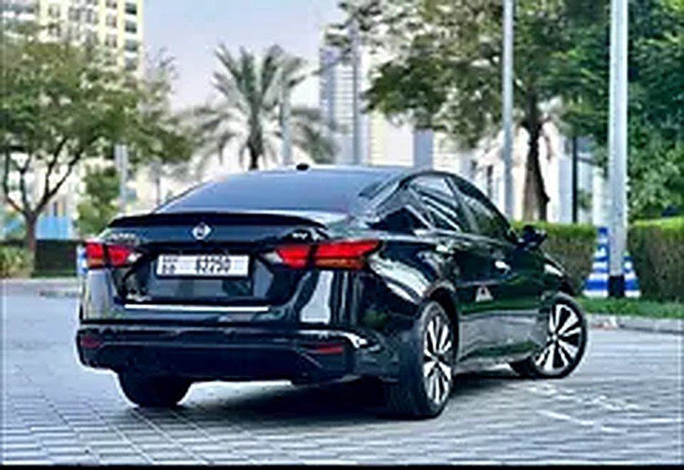 2022 Nissan Altima for Rent in Business Bay photo 3