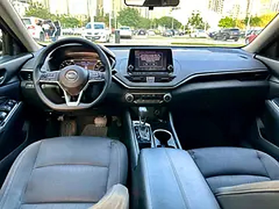 2022 Nissan Altima for Rent in Business Bay photo 4