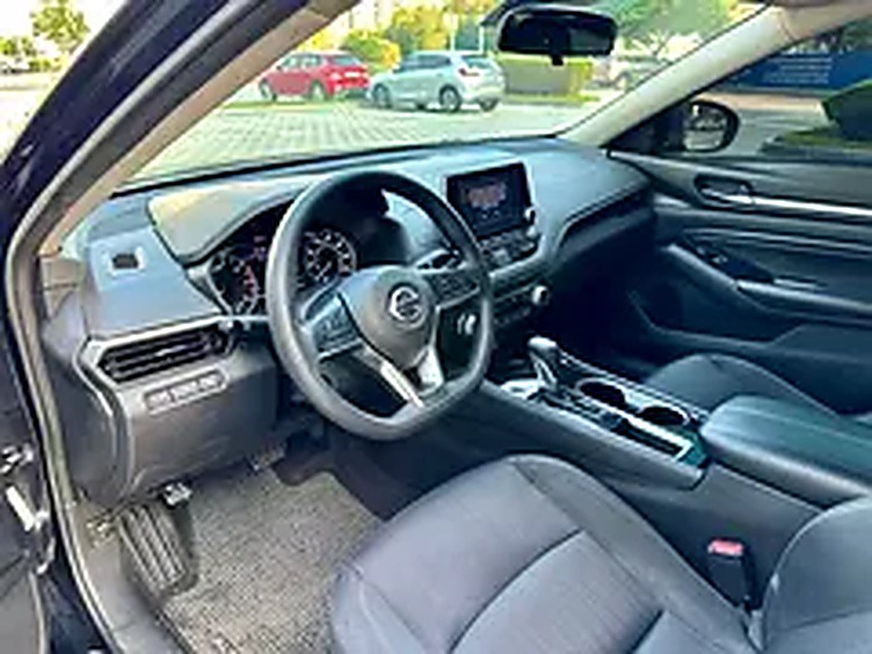 2022 Nissan Altima for Rent in Business Bay photo 5