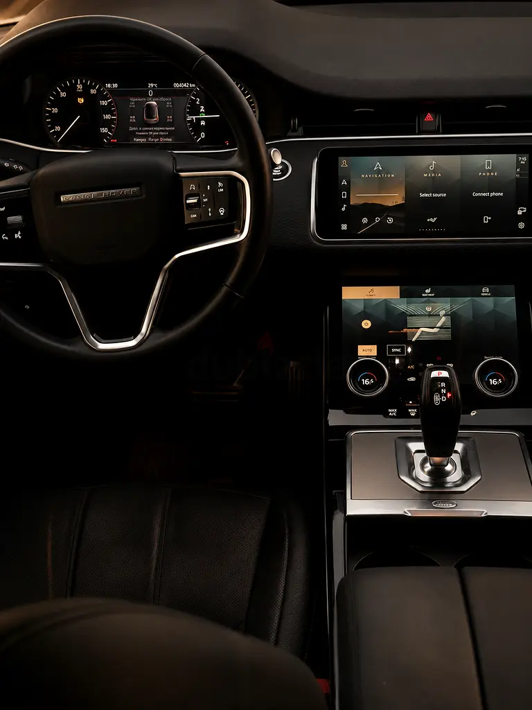 2023 Land Rover Range Rover Evoque for Rent in Al Barsha 1 photo 8