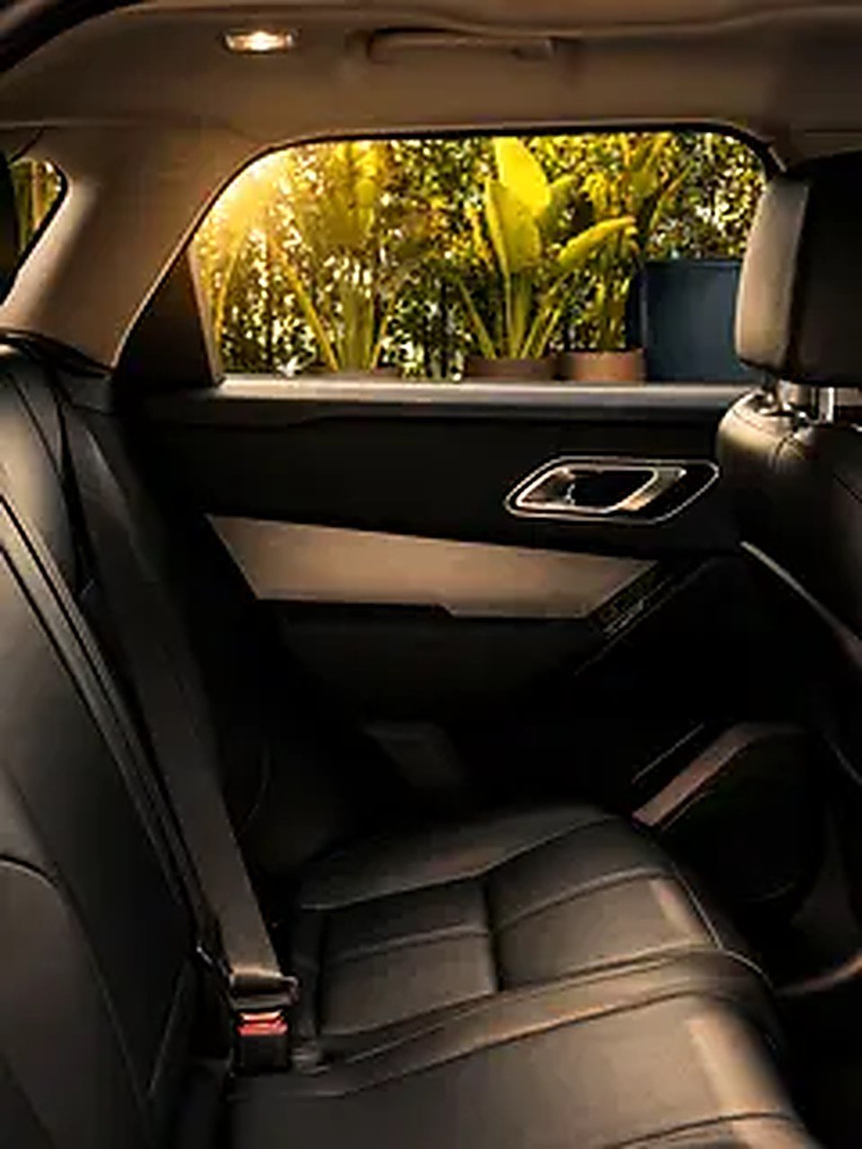 2024 Land Rover Range Rover Velar for Rent in Al Barsha 1 photo 5