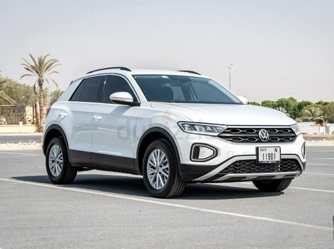 2024 Volkswagen T-Roc for Rent in Motor City photo 3